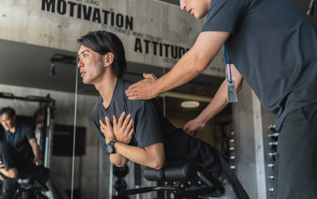 ハムストリングスを鍛える男性