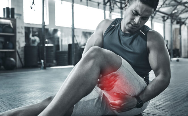 ハムストリングスを痛めた男性