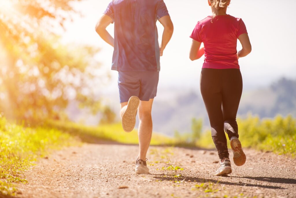 a young couple enjoys running after serious anterior cruciate ligament injuries.